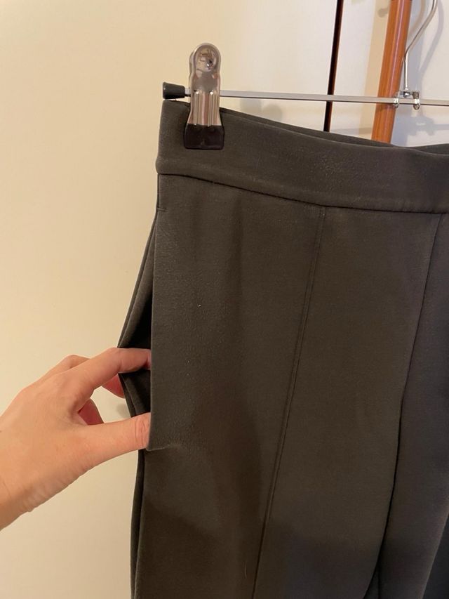 Pantaloni Uniqlo ampi felpati verde oliva