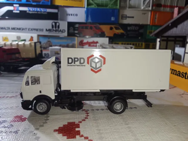 Camión DPD Herpa Mercedes Portacontenedores