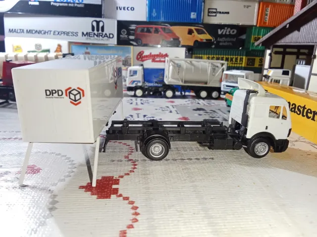 Camión DPD Herpa Mercedes Portacontenedores