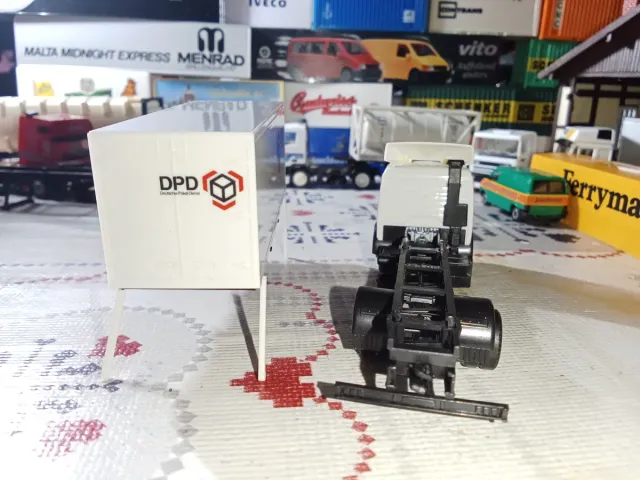 Camión DPD Herpa Mercedes Portacontenedores