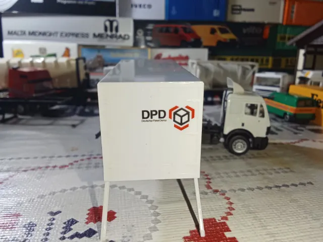 Camión DPD Herpa Mercedes Portacontenedores
