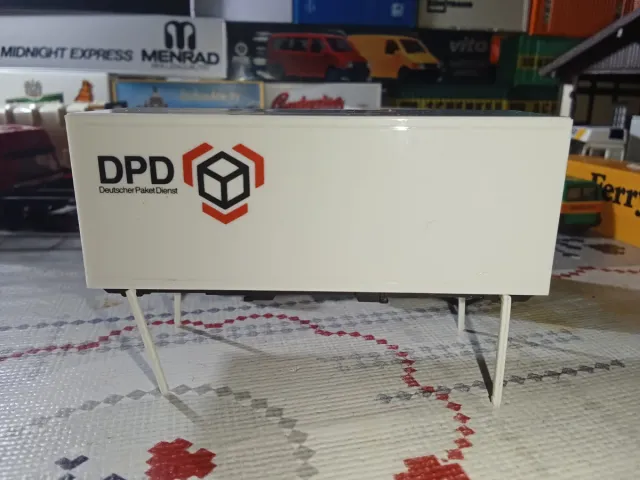 Camión DPD Herpa Mercedes Portacontenedores