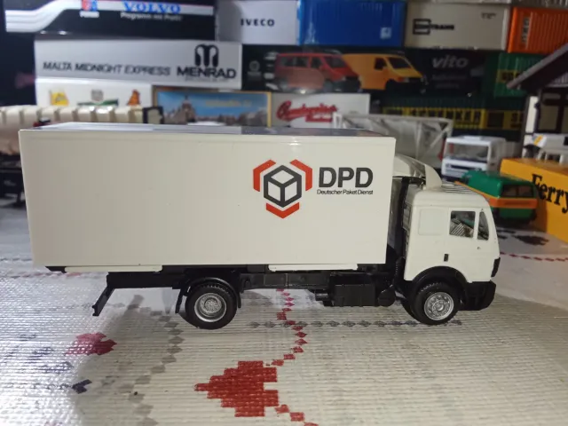 Camión DPD Herpa Mercedes Portacontenedores