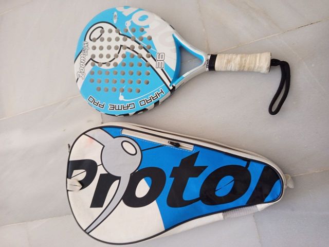 Funda y pala de pádel