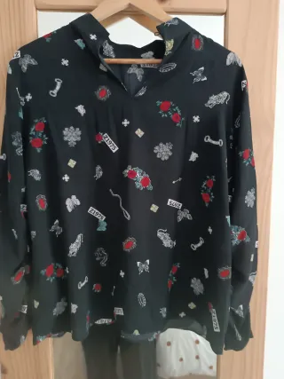 Blusa Zara Estampada Flores y Figuras