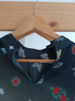 Blusa Zara Estampada Flores y Figuras