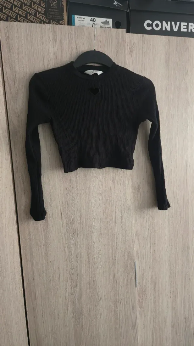 Camiseta manga larga negra con corazón