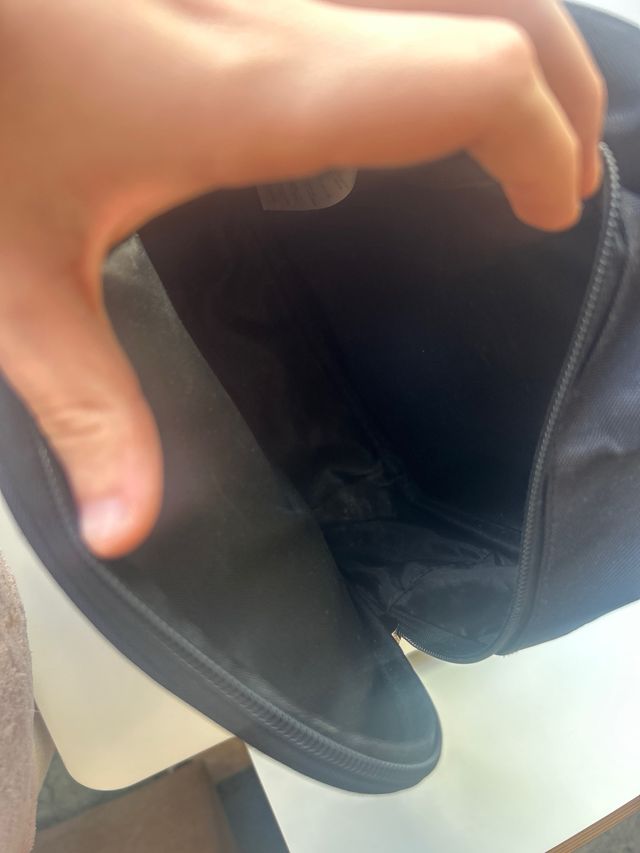 Mochila Fila Negra con Letras Doradas como nueva