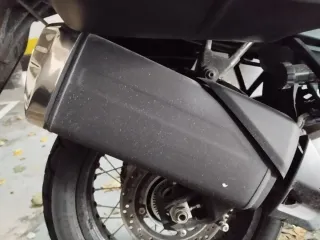 Tubo de escape Suzuki Vstrom 800 en PERFECTO ESTAD