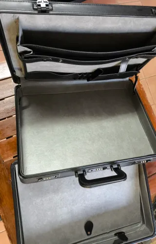 Maletín doble de cuero negro