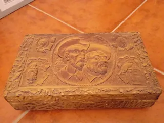 Joyero antiguo tallado