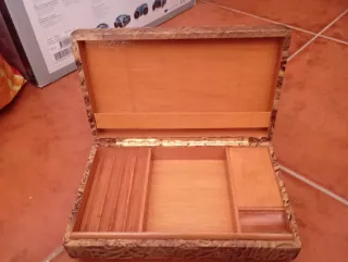 Joyero antiguo tallado