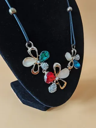 Collana con Fiori Multicolor e Cristalli
