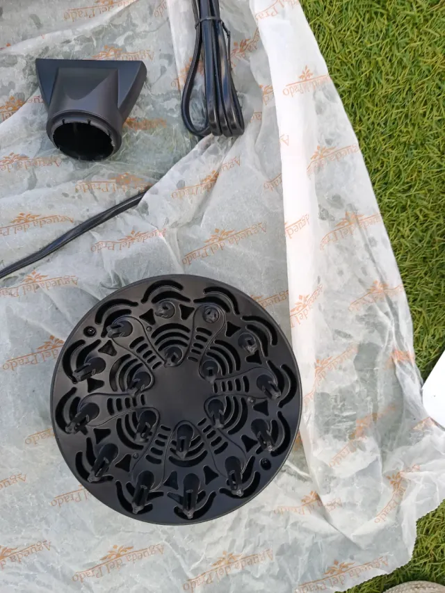 Secador de pelo negro con accesorios