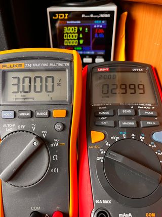 Multímetro Uni-t UT71A