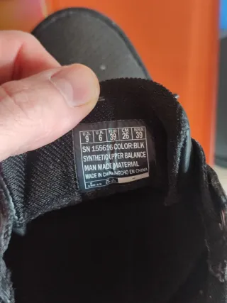 Zapatillas Skechers Negras y Blancas