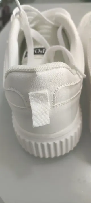 Zapatillas deportivas hombre blancas sin usar