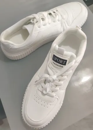 Zapatillas deportivas hombre blancas sin usar