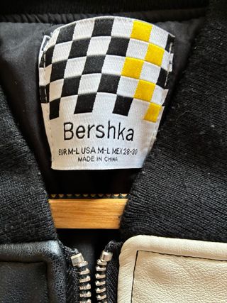 Chaqueta estilo bomber con diseño patchwork