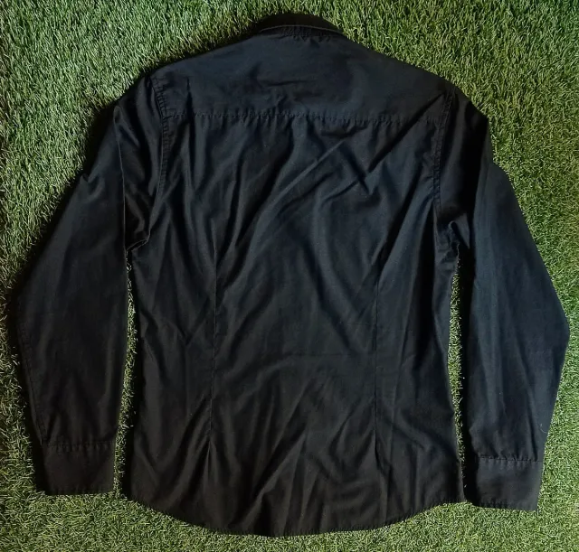 Camisa Negra T.M 44x72cm