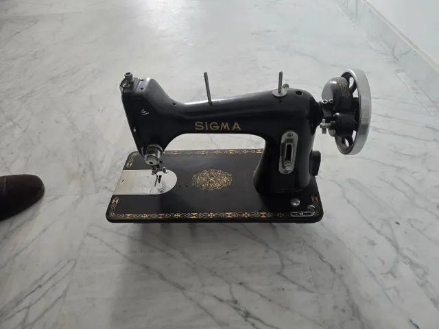 Máquina de coser Sigma antigua