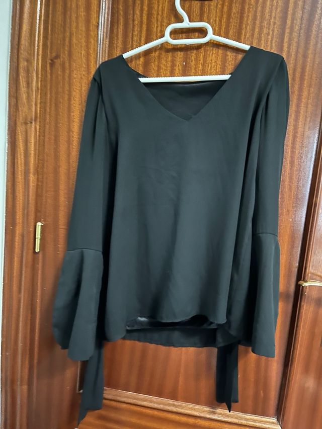 Camisa negra mujer manga acampanada