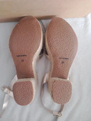 Sandalias Pepe Jeans doradas piel. Talla 37.