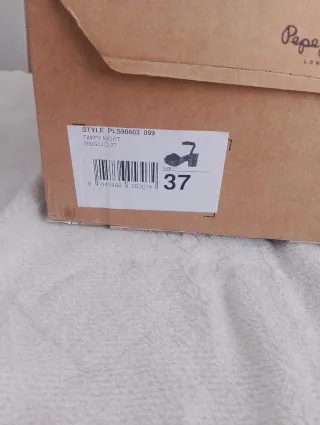 Sandalias Pepe Jeans doradas piel. Talla 37.