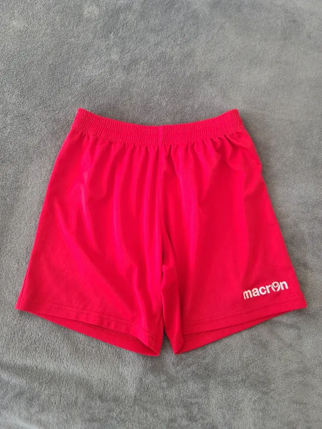 Pantalones cortos deportivos rojos