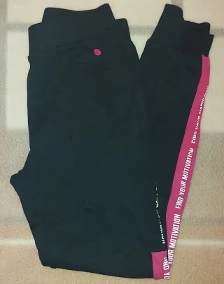 Pantalón chándal niña negro con detalles rosa