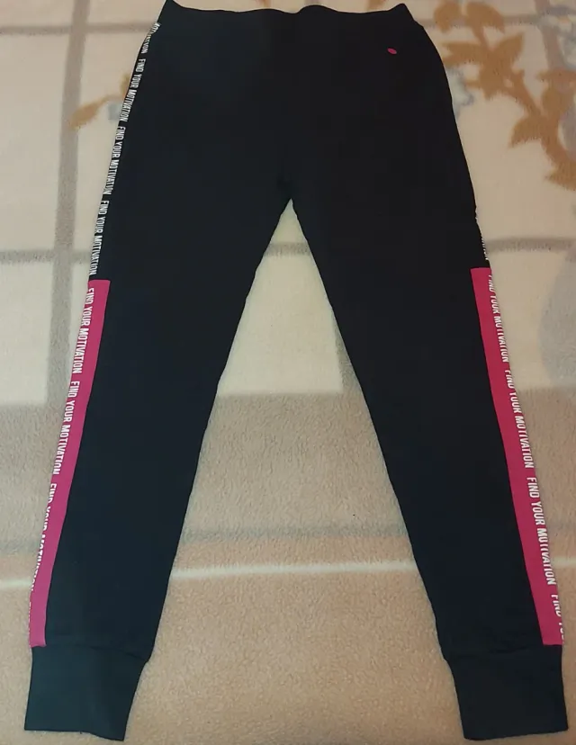 Pantalón chándal niña negro con detalles rosa
