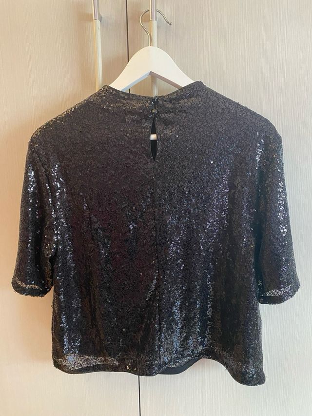 Blusa lentejuelas manga corta negra