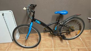 Bicicleta infantil negra y azul 24”