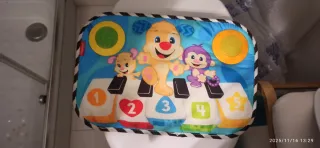 Piano musical Fisher-Price para bebé