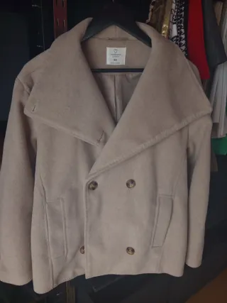 Abrigo corto beige Primark Talla XS