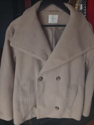 Abrigo corto beige Primark Talla XS