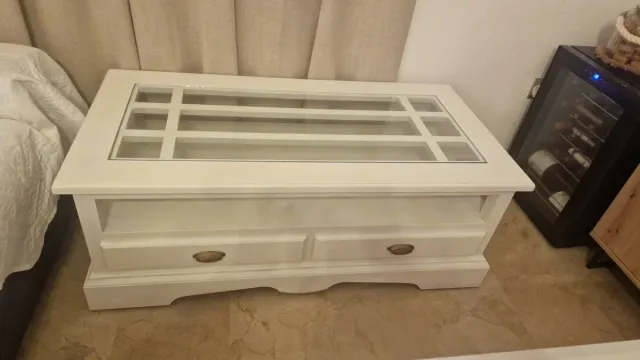 Mesa de centro de madera maciza y cristal