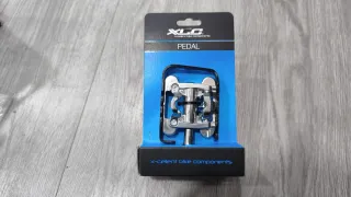 Pedal XLC negro mixto. Con una cara para anclaje