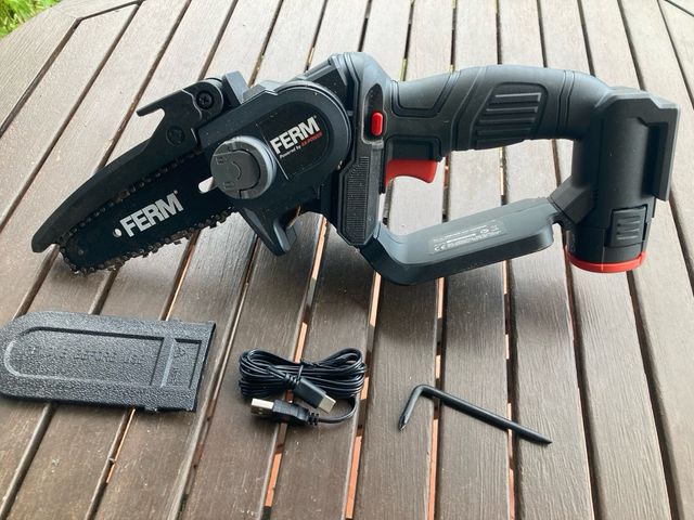 FERM AX POWER 12V Mini Sierra Cadena