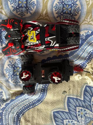 Macchinina telecomandata rossa e nera