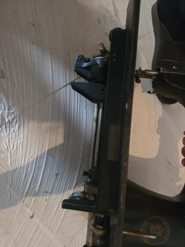 Máquina de coser antigua alfa