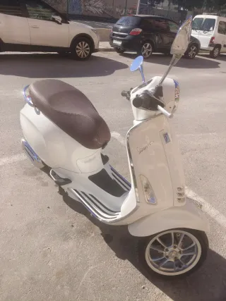 Vespa Primavera 50 Blanca