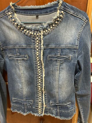Cazadora vaquera con perlas