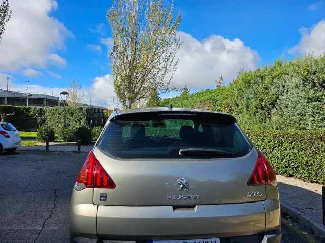 Peugeot 3008 hybrid4  200cv diésel hibrido 4x4 185