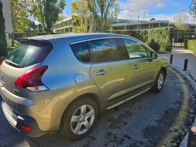 Peugeot 3008 hybrid4  200cv diésel hibrido 4x4 185