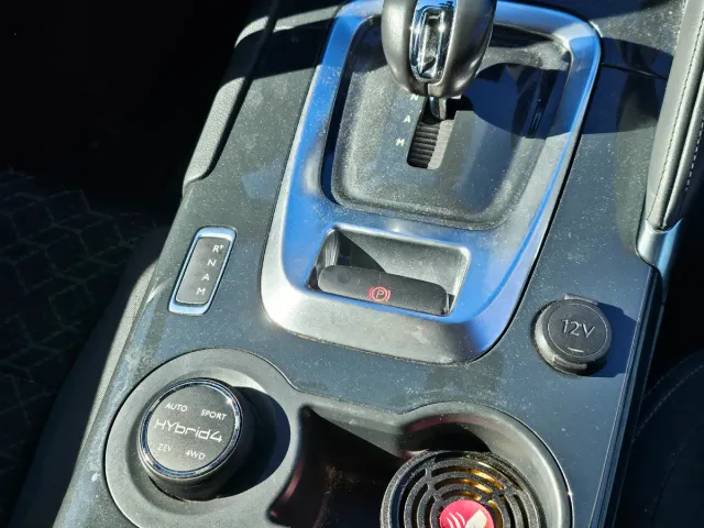 Peugeot 3008 hybrid4  200cv diésel hibrido 4x4 185