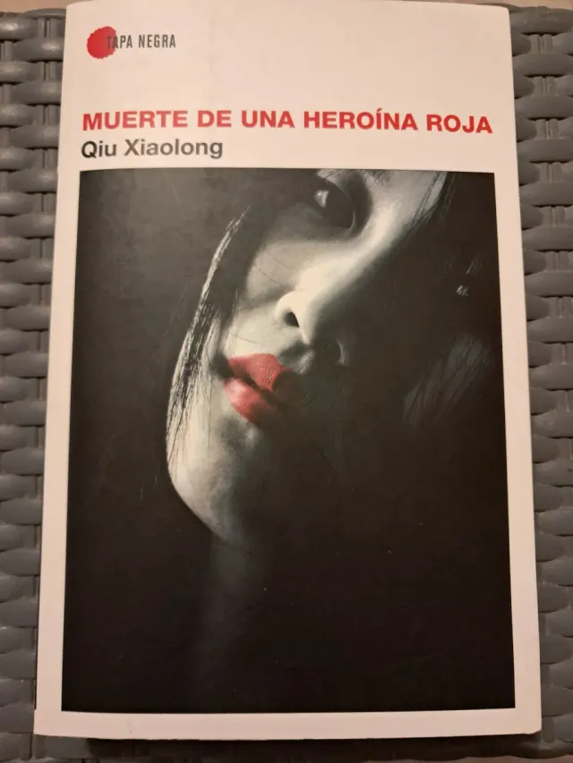 Muerte de una heroina roja, Qiu Xiaolong