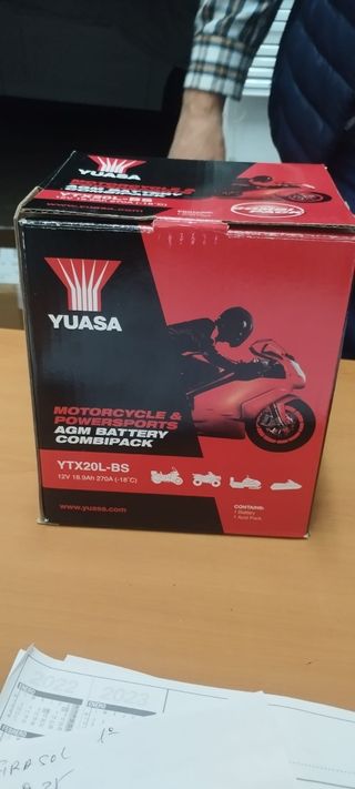 Batería Yuasa YTX20L-BS Moto AGM