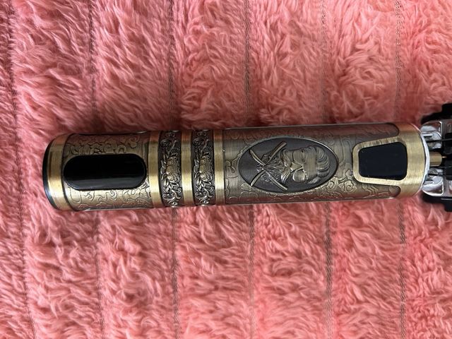 Máquina de afeitar estilo vintage dorada