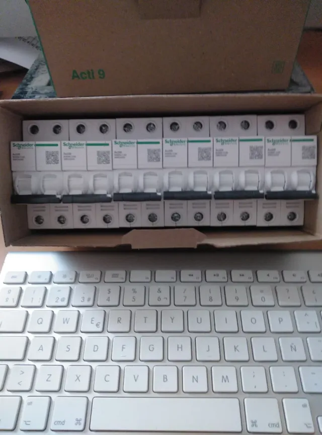 6x Automáticos 2p 40A  Magnetotermico pías